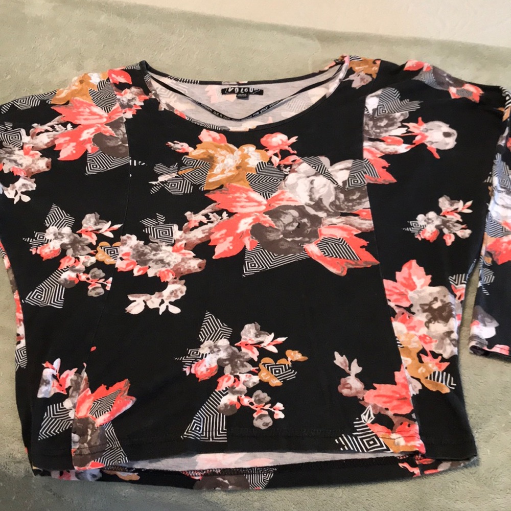 Volcom top - Picture 1 of 7